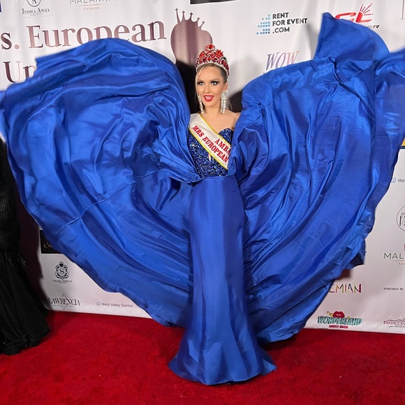 Custom made pageant gown AMAZING in action - Picture 1 of 7